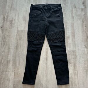 Bebe black skinny jeans with textured knees